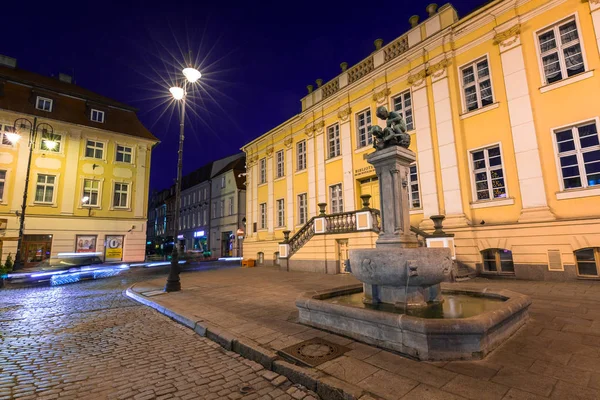 Arquitetura de Bydgoszcz cidade à noite, Polônia — Fotografia de Stock