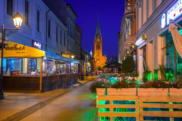 Arquitectura de la ciudad de Bydgoszcz de noche, Polonia — Foto de Stock