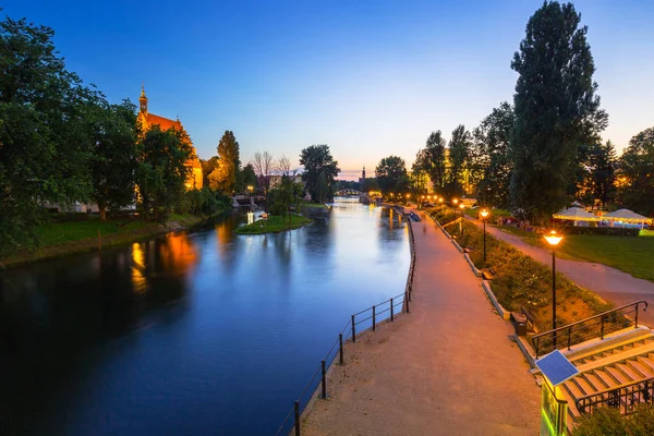 Architecture of Bydgoszcz city with reflection in Brda river — Stock Photo, Image