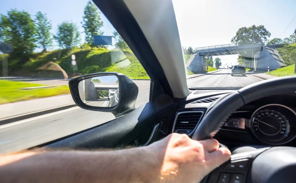 Seitenspiegel eines Autos — Stockfoto