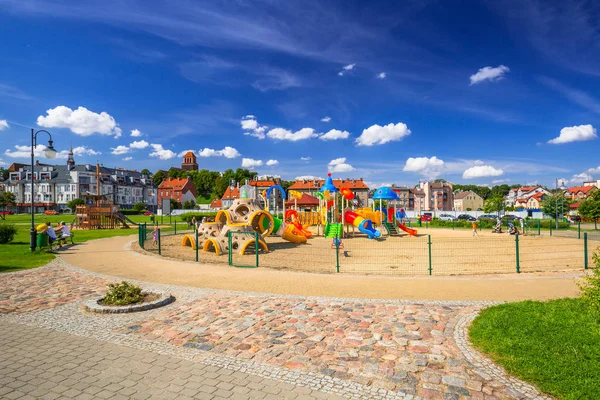 Spielplatz am Flussufer des Weichselflusses in Tczew, Polen — Stockfoto