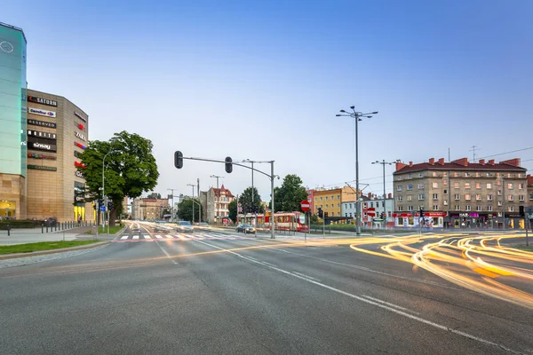 Traffic lights of Grunwaldzka Avenue in Gdansk at sunset, Poland — Stock Photo, Image