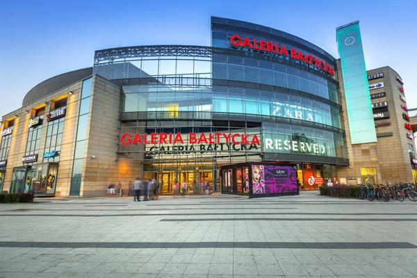 Galeria Baltycka in Gdansk - Wrzeszcz at sunset, Poland — Stock Photo, Image