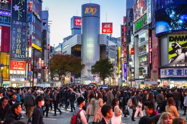 Ikebukuro bölge Tokyo Metropolü, Japonya, yaya geçidi