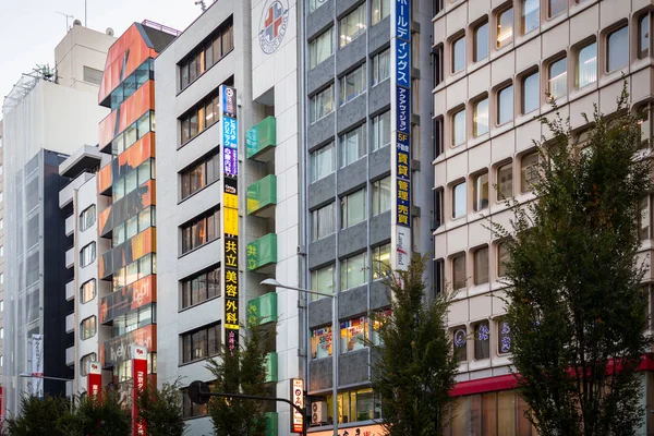 Billboardy na čtvrti Shibuya v Tokiu, Japonsko. — Stock fotografie