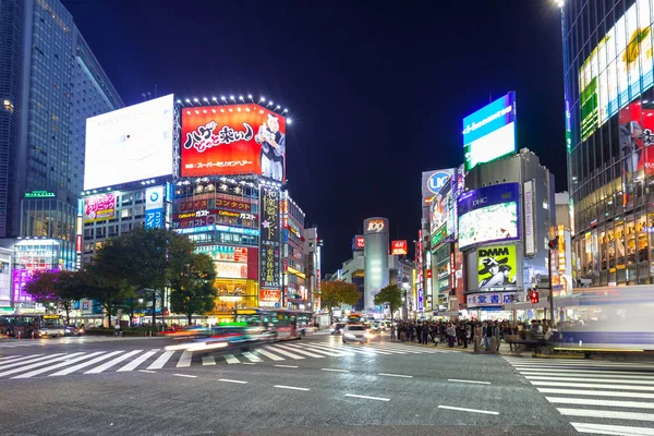 Διέλευση αγωνίζομαι Shibuya στο Τόκιο το βράδυ, Ιαπωνία — Φωτογραφία Αρχείου