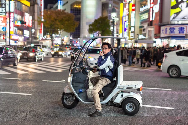 Shibuya cruzamento scramble em Tóquio à noite, Japão — Fotografia de Stock