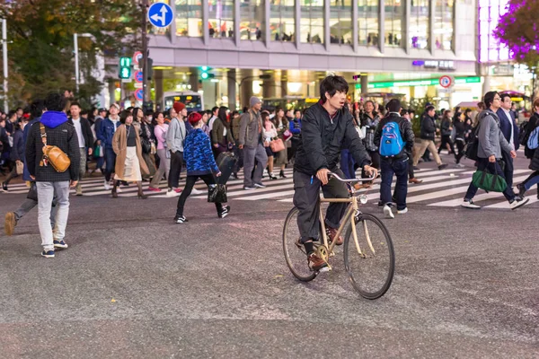 Tokyo Shibuya kapış geçerken geceleri, Japonya