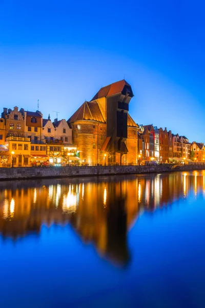 Gdansk at night met reflectie in motlawa rivier — Stockfoto