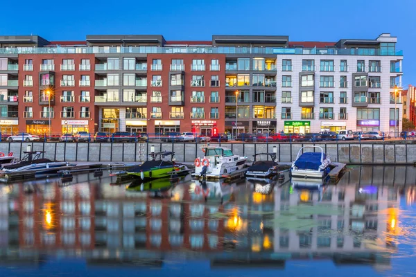 Yaz toplayan Motlawa nehir ve gece, Polonya Gdansk marina