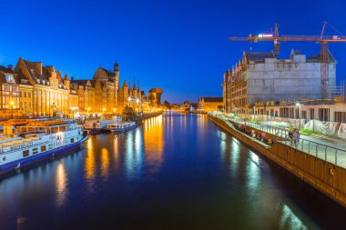 Yaz sahne gece, Polonya Gdansk Motlawa Nehri'nin