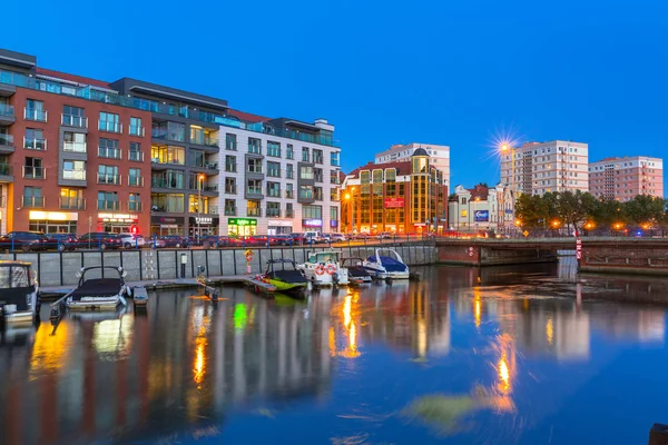 Summer scenery of Motlawa river and marina in Gdansk at night, Poland — Stock Photo, Image