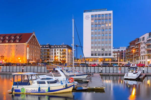 Yaz toplayan Motlawa nehir ve gece, Polonya Gdansk marina
