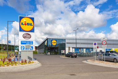 Lidl süpermarket yakınındaki Pruszcz Gdanski, Polonya