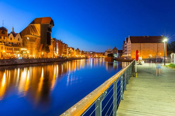 Gdansk à noite refletida no rio Motlawa — Fotografia de Stock