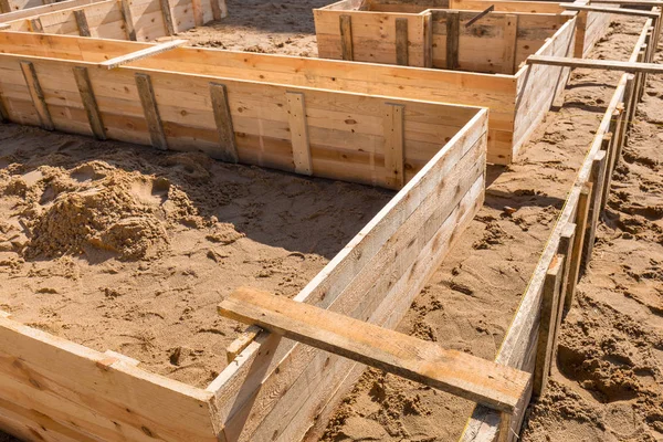 Braçadeiras para fundação de concreto — Fotografia de Stock