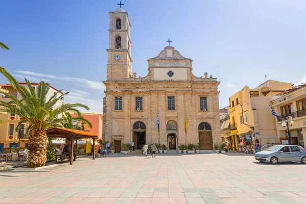 Catedral ortodoxa griega del Trimartyri en el casco antiguo de Chania en Creta — Foto de Stock