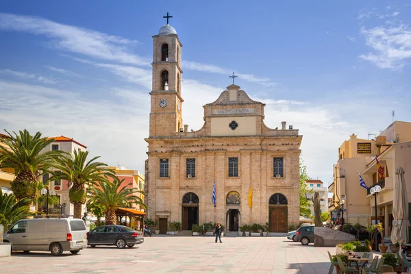 Catedral ortodoxa griega del Trimartyri en el casco antiguo de Chania en Creta — Foto de Stock