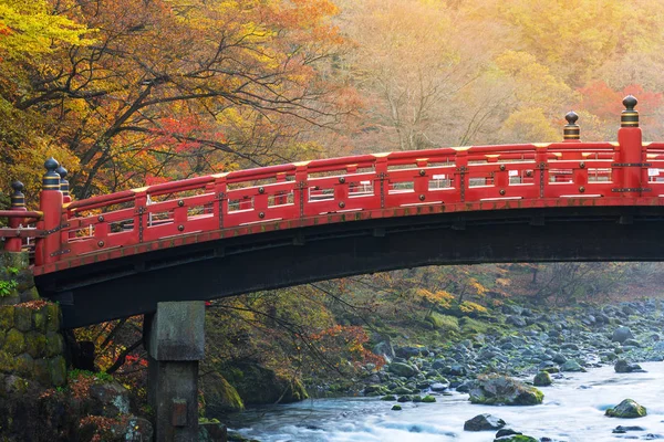 Ponte Shinkyo durante o outono em Nikko, Tochigi — Fotografia de Stock