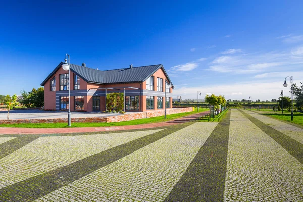 Sidewalk and bike path at Vistula river in Tczew — Stock Photo, Image