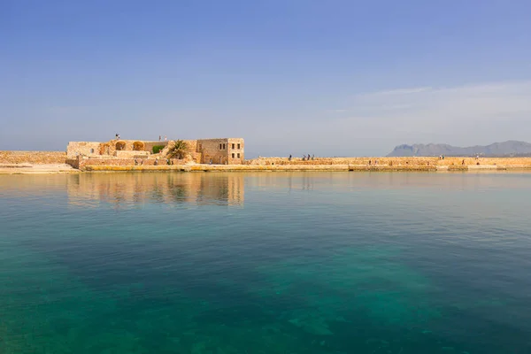 Architettura del vecchio porto veneziano di Chania a Creta — Foto Stock