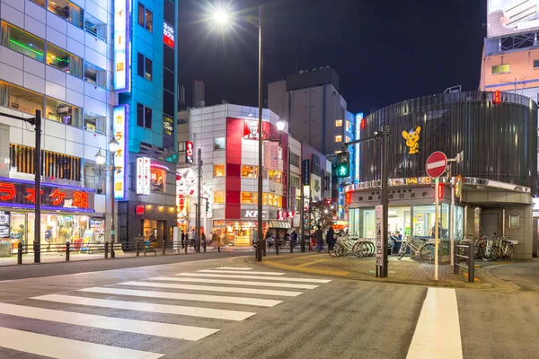 Міський пейзаж анкети району в Токіо в нічний час, Японія — стокове фото