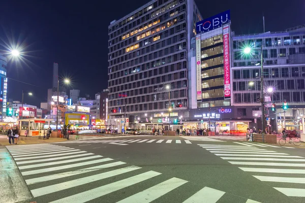 Міський пейзаж анкети району в Токіо в нічний час, Японія — стокове фото
