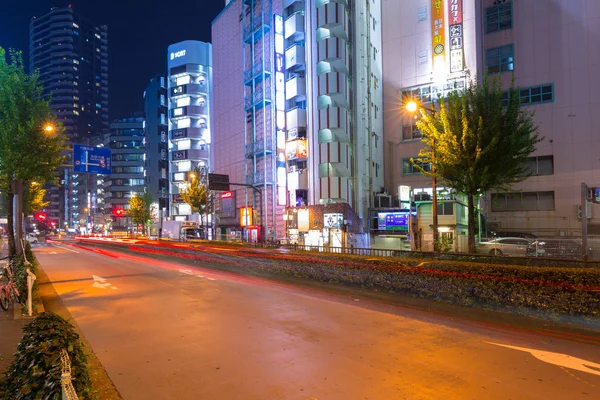 Stadsgezicht van de wijk Ikebukuro in Tokyo bij nacht, Japan — Stockfoto