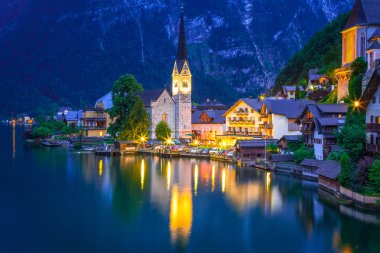 Alpleri'nde Hallstatt Köyü
