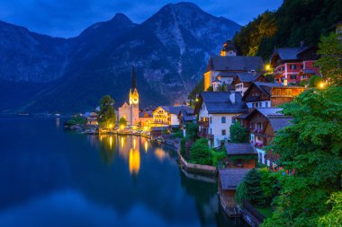 Alpleri'nde Hallstatt Köyü