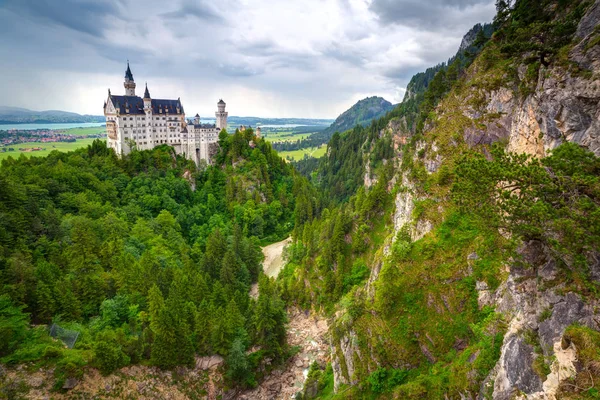 新天鹅城堡在巴伐利亚阿尔卑斯山 — 图库照片
