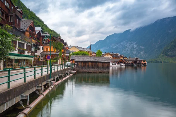 Aldeia de Hallstatt em Alpes — Fotografia de Stock