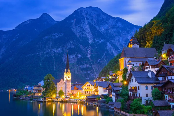 Alpleri'nde Hallstatt Köyü