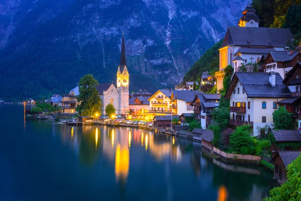 Hallstattdorf in den Alpen — Stockfoto