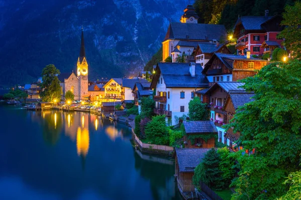 Village de Hallstatt dans les Alpes — Photo