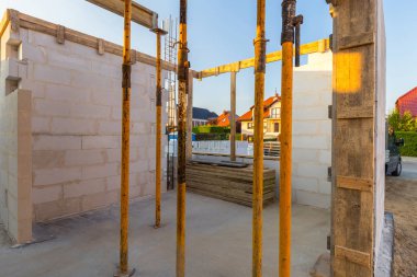 Bina yapım aşamasında 