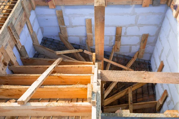Стальная арматура для бетонных лестниц — стоковое фото