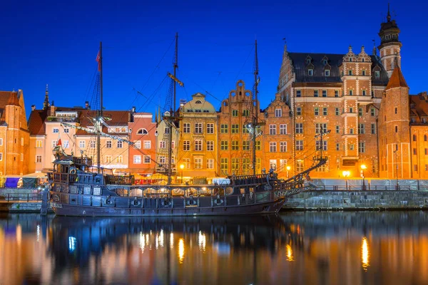 Korsan gemisi Motlawa River Gdansk