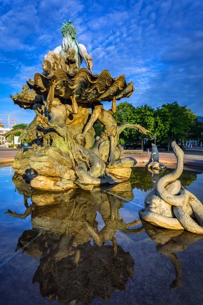 A berlini Neptunusz szökőkút — Stock Fotó