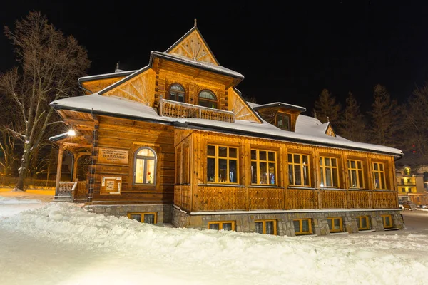 Träarkitektur Zakopane på vintern, Polen — Stockfoto