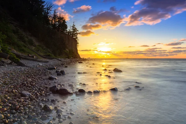 Baltic sea and Cliff of Orlowo at sunrise — Stock Photo, Image