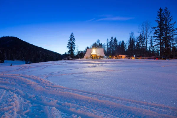 Houten Onderdak in Tatra gebergte bij nacht — Stockfoto