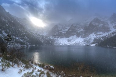 Güzel kış aylarında Tatra Dağları, Polonya