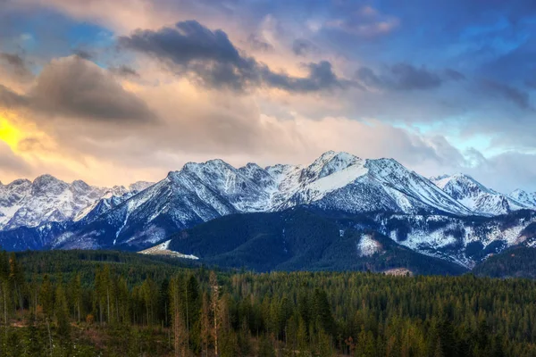 美丽的日出在 Tatra 山 — 图库照片