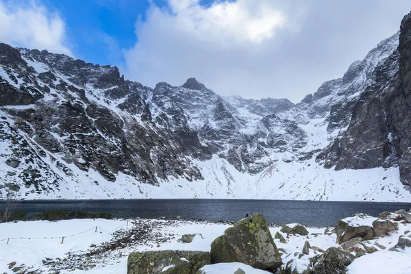 Güzel Tatra Dağları sahne siyah gölet — Stok fotoğraf