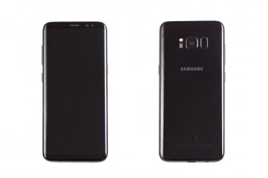 Gdansk, Polonya - 23 Kasım 2017: yeni siyah Samsung Galaxy S8. Ön ve arka yüzüne beyaz arka plan üzerinde izole.