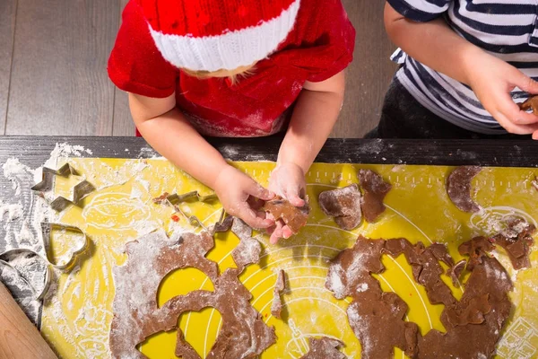 Lindo Niño Niña Gemelos Preparando Galletas Navidad Cocina —  Fotos de Stock