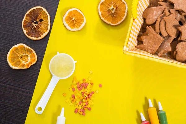 Décorer Des Biscuits Pain Épice Pour Noël — Photo