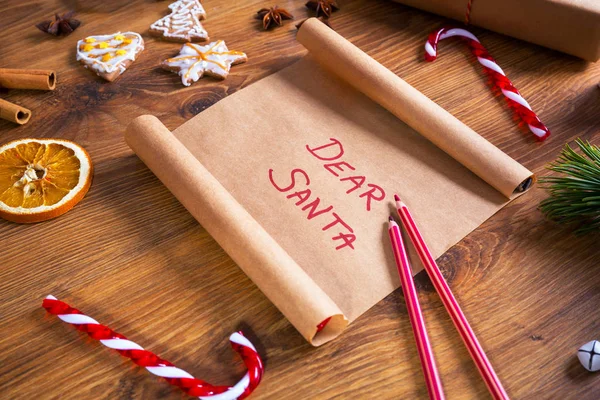 Lettera Natale Babbo Natale Sulla Tavola Legno Con Decorazioni Natalizie — Foto Stock