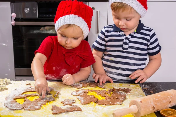 Lindo Niño Niña Gemelos Preparando Galletas Navidad Cocina —  Fotos de Stock